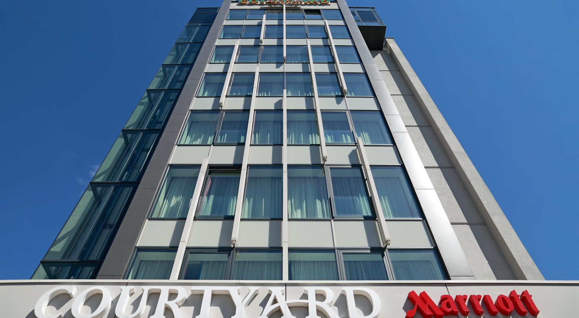 Hotel Courtyard Marriott Aks